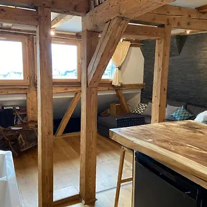Beautiful In Centre With Superb Mountain Views Apartment